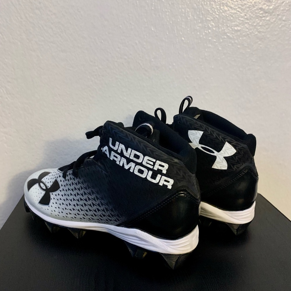 Under Armour black white women’s softball cleats size 6.5